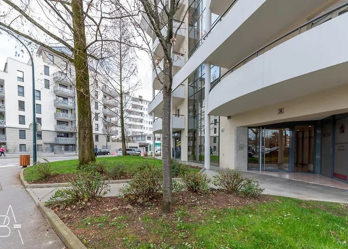 L\'Esperluette - 44 Sqm Apartment With Garage & Balcony In The City Center